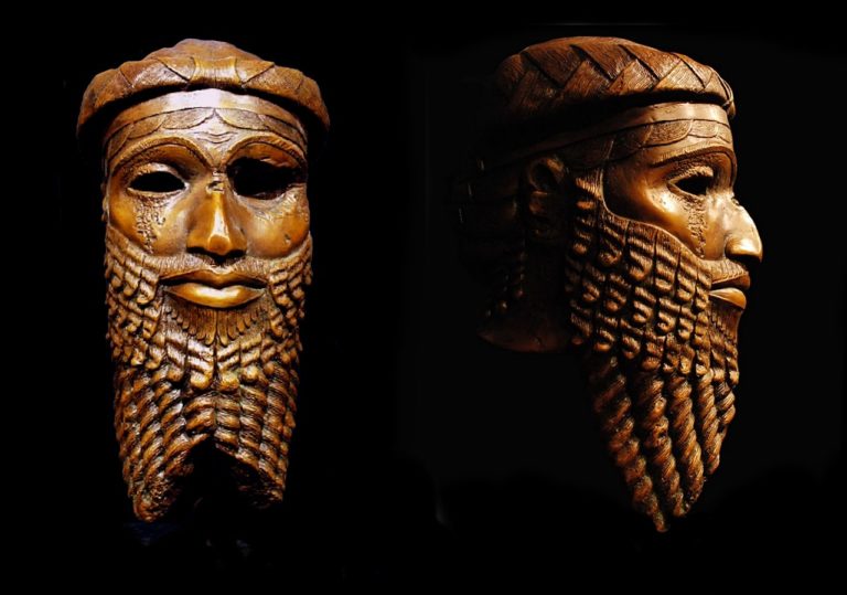 Sargon I. Akkadský zvyšuje daně. Obyvatele tím samozřejmě naštve.