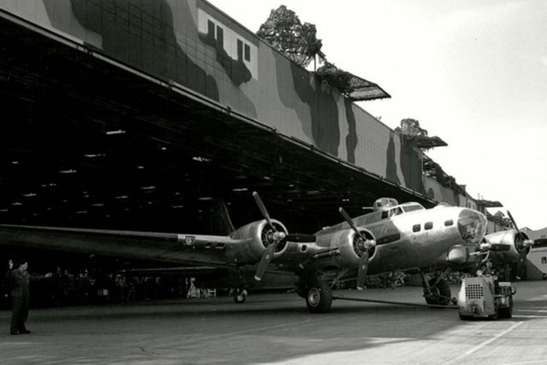 V nové hale začala vznikat modernější letadla.