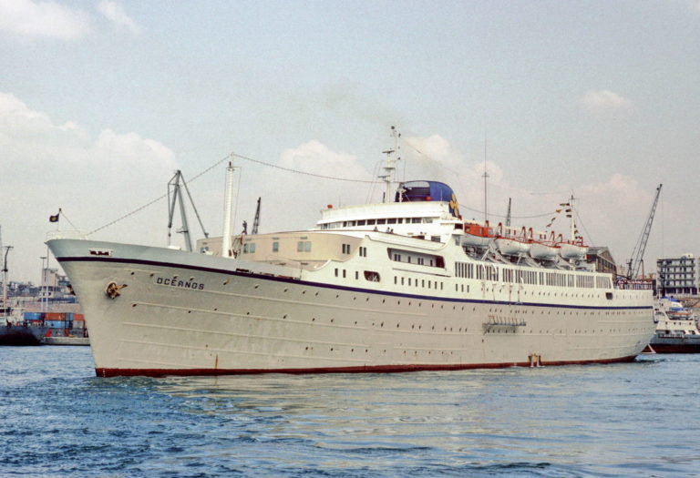Na vodu je Oceanos spuštěna v roce 1952 a od té doby absolvuje desítky obdobných výletů.