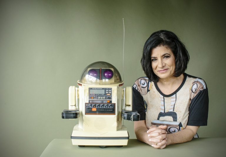 Joanne Pransky se roboty zabývá celý život, označuje se dokonce za robotí psychiatričku.