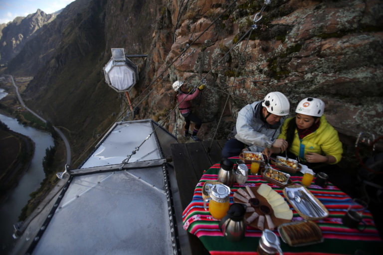 Dobrou chuť vám ve výšce peruánských And popřejí třeba kondoři.