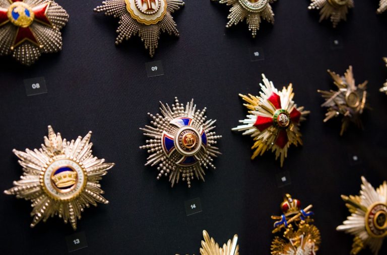 Ke spatření je zhruba 1500 unikátních exponátů z Numismatické sbírky Národního muzea, která celkově obsahuje okolo jednoho milionu sbírkových předmětů.