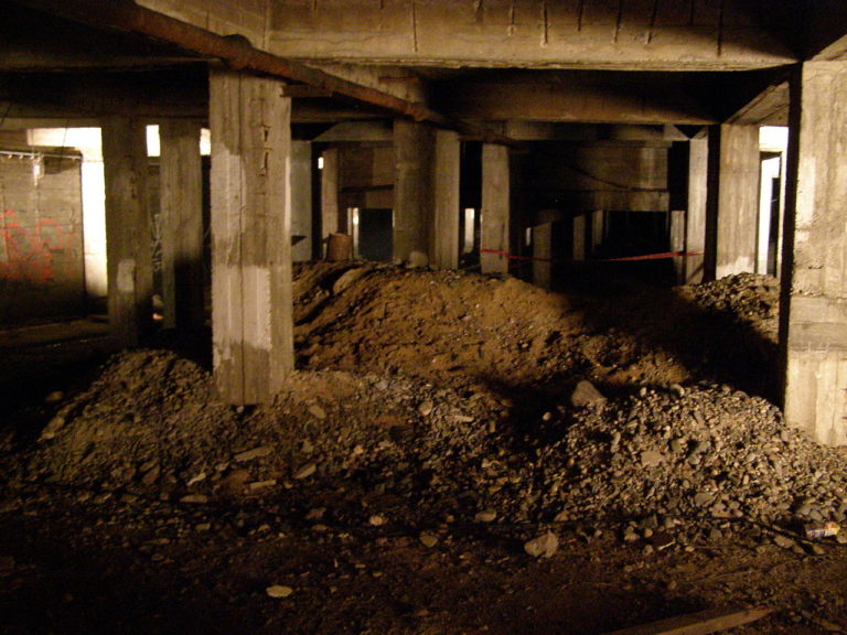 Pod Stalineem se nacházejí rozsáhlé podzemní prostory.