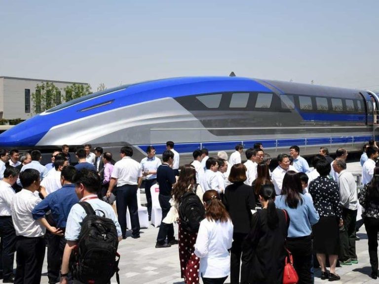 V květnu 2019 čínská firma Railway Rolling Stock Corporation dokončila továrnu na výrobu magnetických vlaků ve městě Čching-tao.