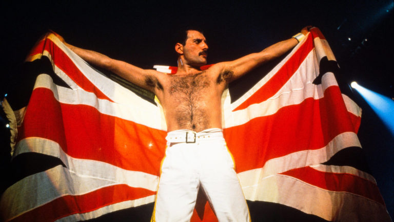 Svou hudbou Freddie Mercury těšil miliony fanoušků, zpráva o jeho skonu přišla jako blesk z čistého nebe.