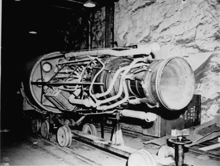 Rakety se vyráběly v tunelech.
