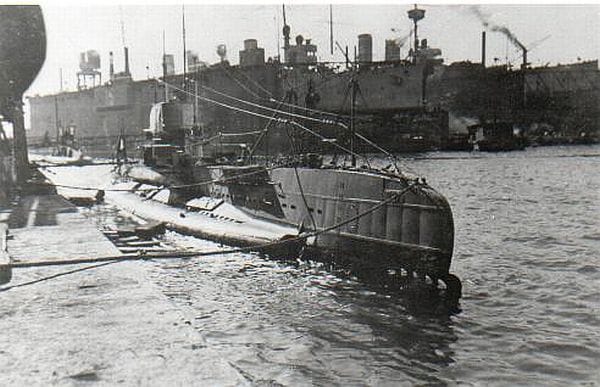 Ponorka U-27 v chorvatské Pule.
