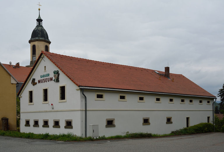 V Seifhennersdorfu je dnes muzeum věnované slavnému českému loupežníkovi.
