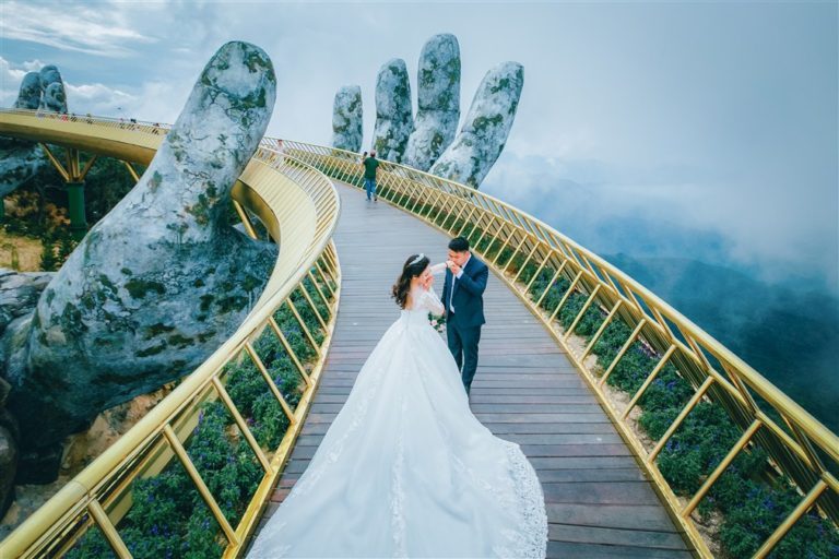 Typická asijská svatba musí mít výjimečné kulisy.