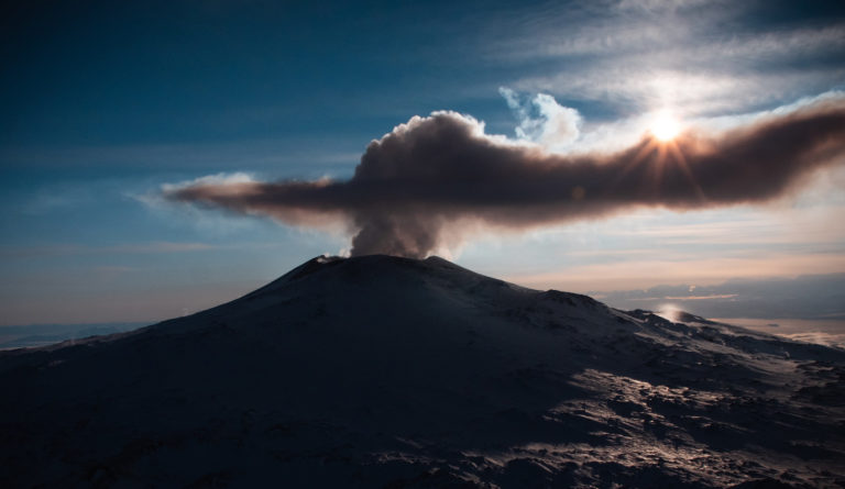 Vulkán poprvé spatřil v roce 1841 James Clark Ross. Poprvé ale na sopku vystoupila v roce 1908 skupina průzkumníků z britské antarktické expedice, kterou vedl cestovatel Ernest Henry Shackleton.