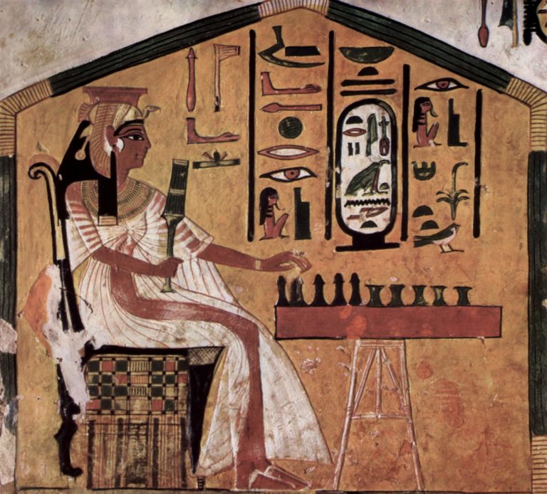Oblíbenost této hry dokládá i malba z hrobky královny Nefertari.
