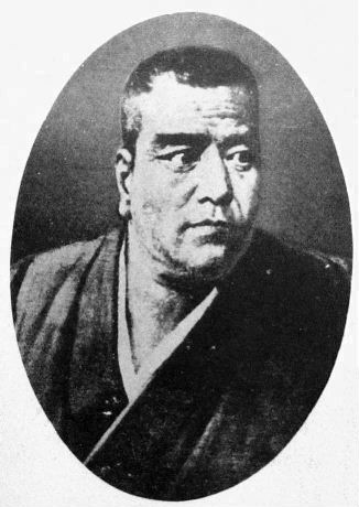 Takamori Saigó vnímá konec samurajů jako svoji prohru. Volí proto seppuku.