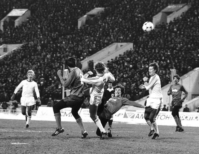 „Kéž bych ten gól nikdy nedal,“ hořekuje později Sergej Švecov.