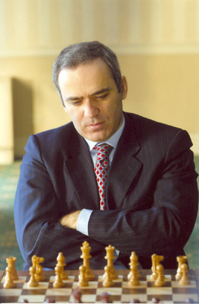 Garry Kasparov je mistrem světa v letech 1985-2000. Počítač ho ale porazit dokázal.