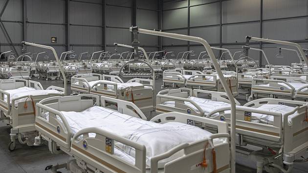 Technické vybavení: 10 sekcí po 50 lůžkách, doplněno jedním vojenským stanem pro zázemí zdravotnického personálu a ambulanci pro pacienty. AČR poskytuje 10 ventilovaných stanic JIP.