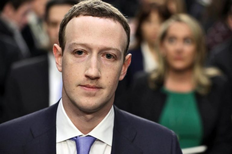 Mark Zuckerberg se jako majitel nejvlivnější sociální sítě nejednou zapotí, když čelí skandálům s únikem informací.