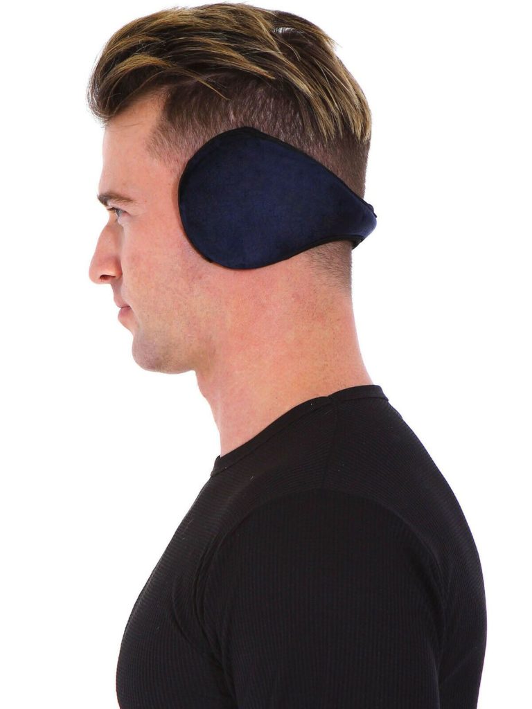 Pokud vám klasický tvar nevyhovuje, pořiďte si klapky spojené za hlavou. Anebo zcela bez spojnice, které drží na uších samy.