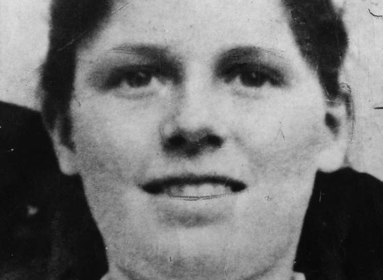 Domu Muriel 27. června 1946 nedojde. Najdou ji den nato znásilněnou a mrtvou.