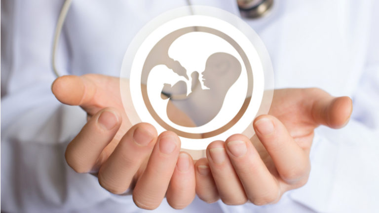 Odborníci se shodují, že po jednom roce marných pokusů o otěhotnění je vhodné dohodnout se na konzultaci s lékařem.