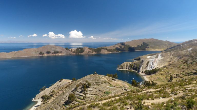 Místo, kde archeologové narazili na zajímavý objev, leží nedaleko jezera Titicaca.