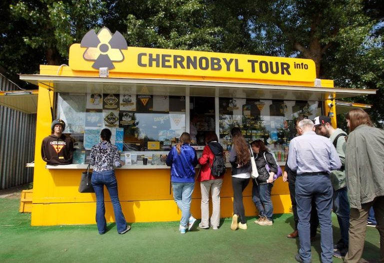 Do Černobylu vyráží každý den až tisíc turistů. Bude se Atomik prodávat ve stánku se suvenýry?