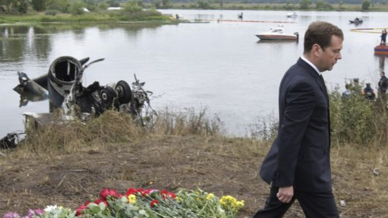 Památku obětí leteckého neštěstí uctí i tehdejší ruský prezident Dmitrij Medveděv.