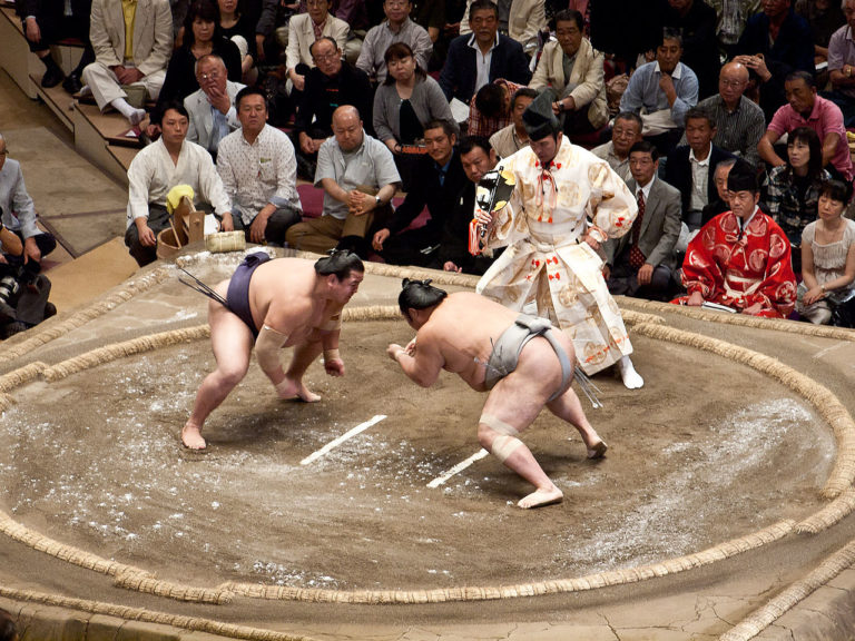 Sumo má tradici i jasná pravidla. Je ovšem příliš monokulturní na to, aby bylo na olympiádě.