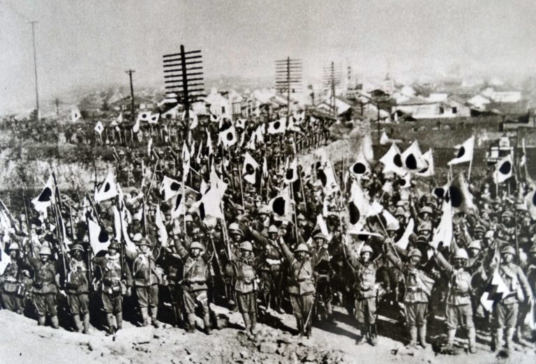 Výcvik a vojenská disciplína Japonců zajišťovaly, že valná většina příslušníků císařské armády bojovala až do hořkého konce.