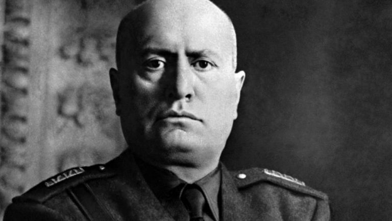 Benito Mussolini se stane modlou pro spoustu příslušníků Arditi.