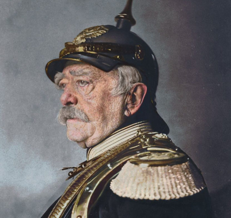 Zavedením systému sociálního pojištění si chce Bismarck získat pracující třídu.