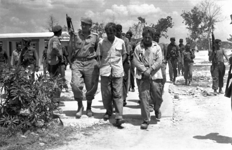 Invaze v Zátoce sviní skončí pro kubánské exulanty vycvičené CIA fiaskem.