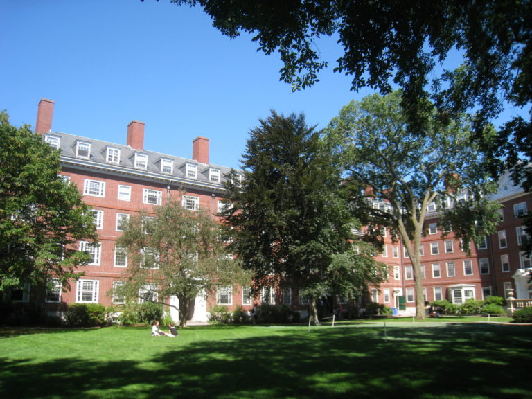 Harvard představuje pro studenty zemi zaslíbenou. Foto: pxfuel.com