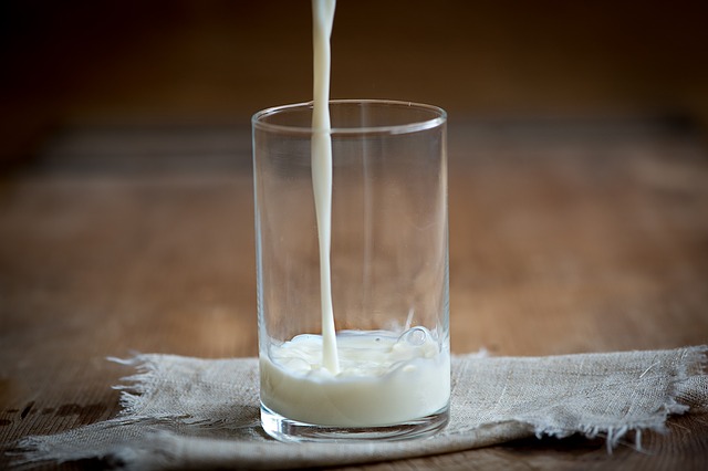 Někomu vadí mléko, jinému cukr, dalším lidem třeba droždí… (Foto: Pezibear, Pixabay)
