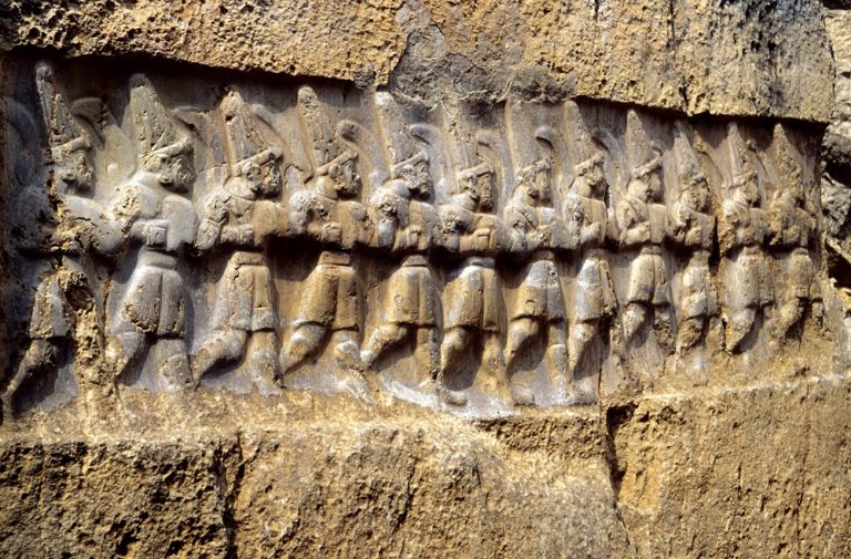 Zobrazení dvanácti bohů chettitského podsvětí. Foto: Creative Commons, Klaus-Peter Simon, CC BY 3.0.