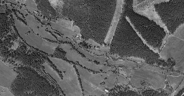 Letecký snímek na pozůstatky osady, píše se rok 1950. Foto: Archív Marie Malé.