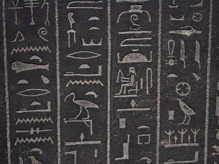 Egyptské hieroglyfy také byly v průběhu času zjednodušovány. FOTO: pixnio