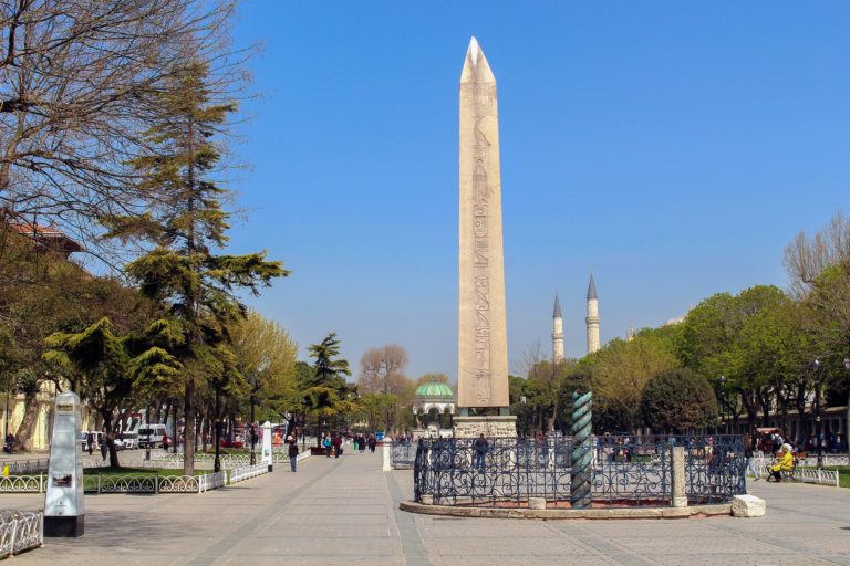 Theodosiův obelisk opustil Egypt ve 4. století. Dnes zdobí Koňské náměstí v Istanbulu. Foto: hasangoc / Pixabay.
