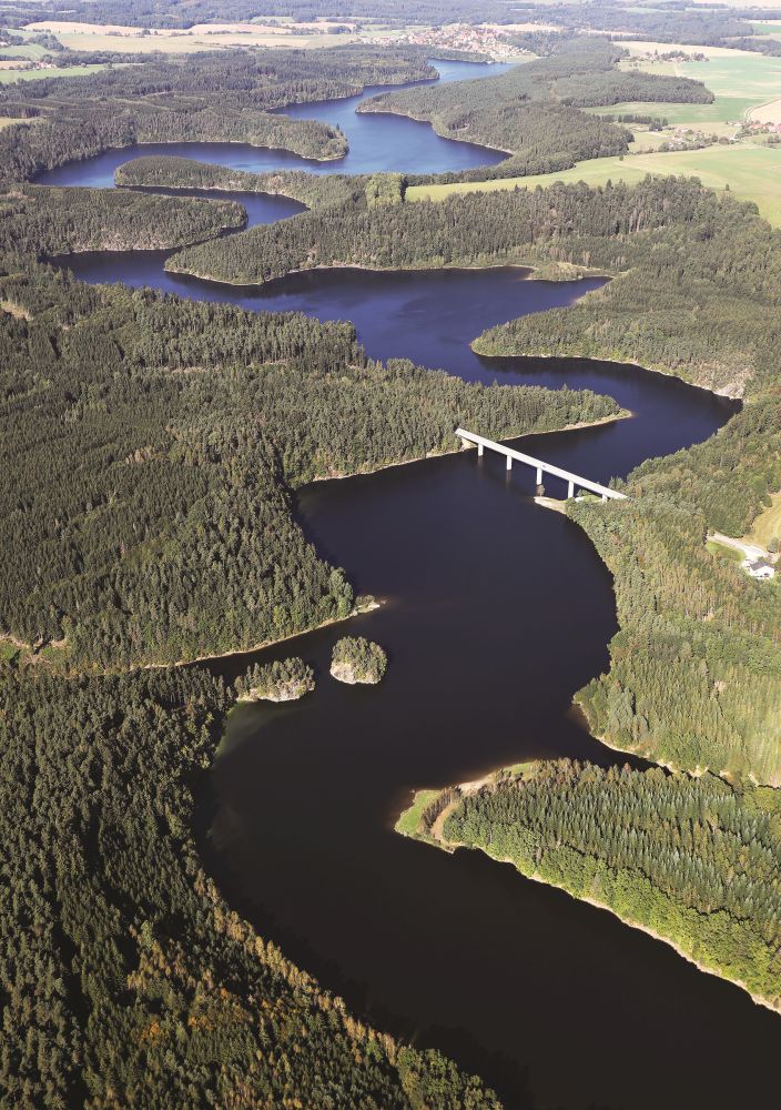 Letecký pohled na přehradní jezero Římov v jižních Čechách. Od napuštění v roce 1979 je nádrž využívána jako důležitý zdroj pitné vody. Foto: Petr Znachor, BC AV ČR