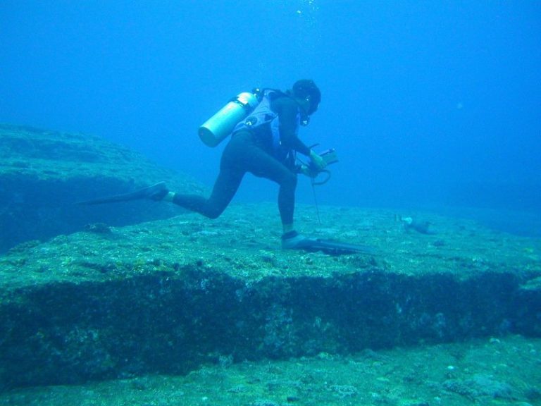 Záhadné struktury poblíž Japonska nalezené v moři jsou jedním z adeptů na bájnou zemi Mu. Foto: Creative Commons, jpatokal https://wikitravel.org/en/User:Jpatokal, CC BY-SA 3.0.