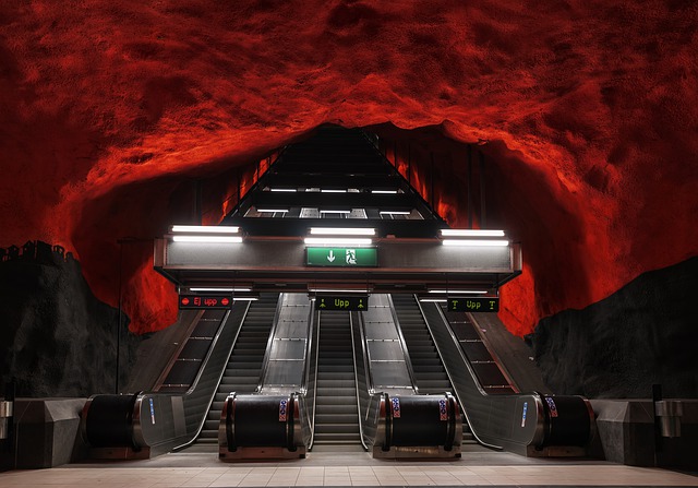 Stockholmské metro je kvůli netradiční výzdobě stanic nazýváno nejdelší uměleckou galerií na světě. (Foto: John Loannidis, Pixabay)