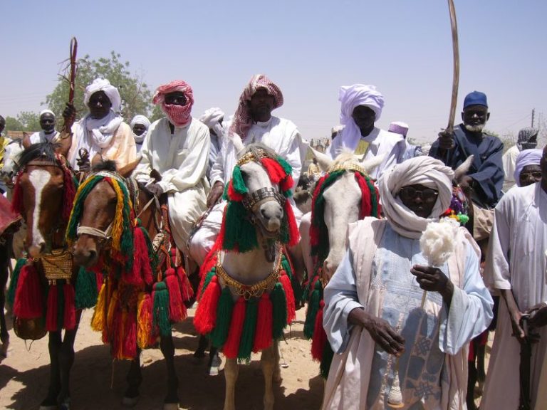 Běžné obyvatelstvo Čadu může být v klidu, pokud se neznelíbí státní moci. Foto: Creative Commons, Mark Knobil from Pittsburgh, usa – Tribal Delegation, CC BY 2.0.