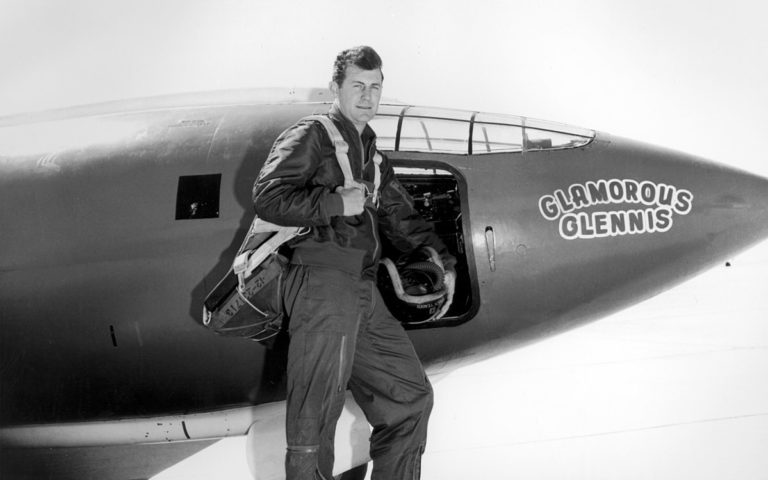 Chuck Yeager s letounem, s nímž překonal rychlost šíření zvuku. FOTO: Fotografie amerického letectva/Creative Commons/Public domain