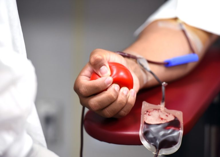 Dárce plazmy stráví na transfuzním oddělení přibližně 2 hodiny. Foto: michellegordon2 / pixabay