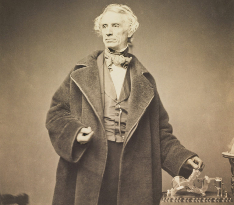 Na zdokonalení telegrafu Samuel Morse pracuje dlouhých 12 let. (Foto: Mathew Brady / Creative Commons)