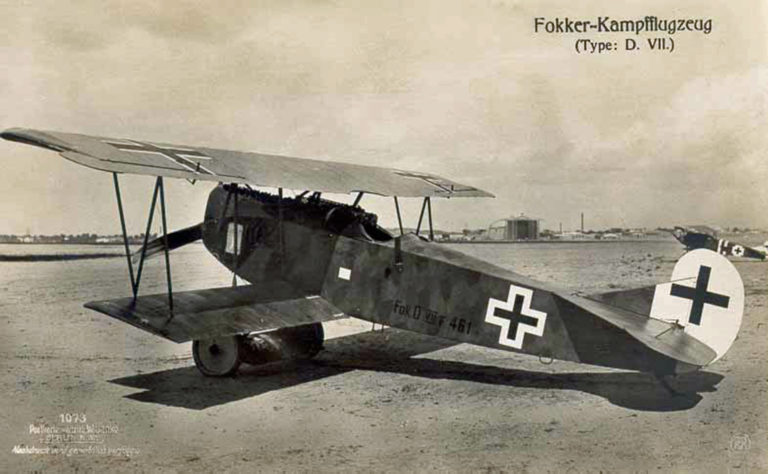 Fokker D.VII v roce 1918, v době své největší slávy. Foto: Creative Commons, Postkartenvertrieb W. Sanke, volné dílo.