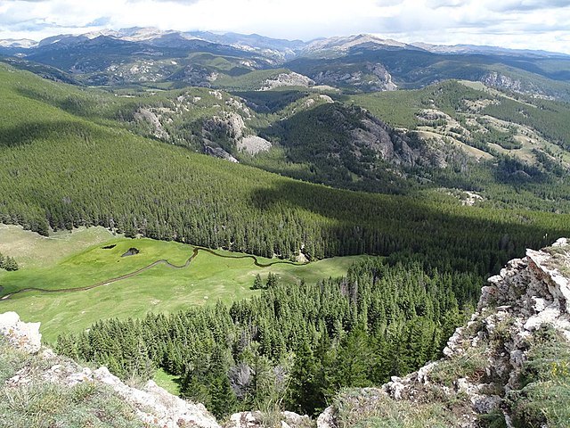 Místo je obklopeno pohořím Bighorn Mountains.(Foto: US Forest Service / commons.wikimedia.org / volné dílo)