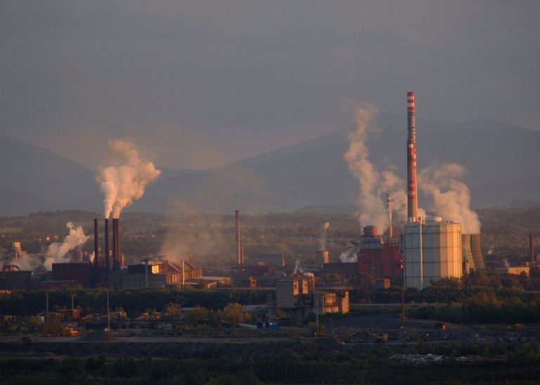 Dnešní podoba Nové huti, ocelárny, která kdysi trhala výrobní rekordy. FOTO: Petr Štefek, CC BY-SA 3.0 CZ
