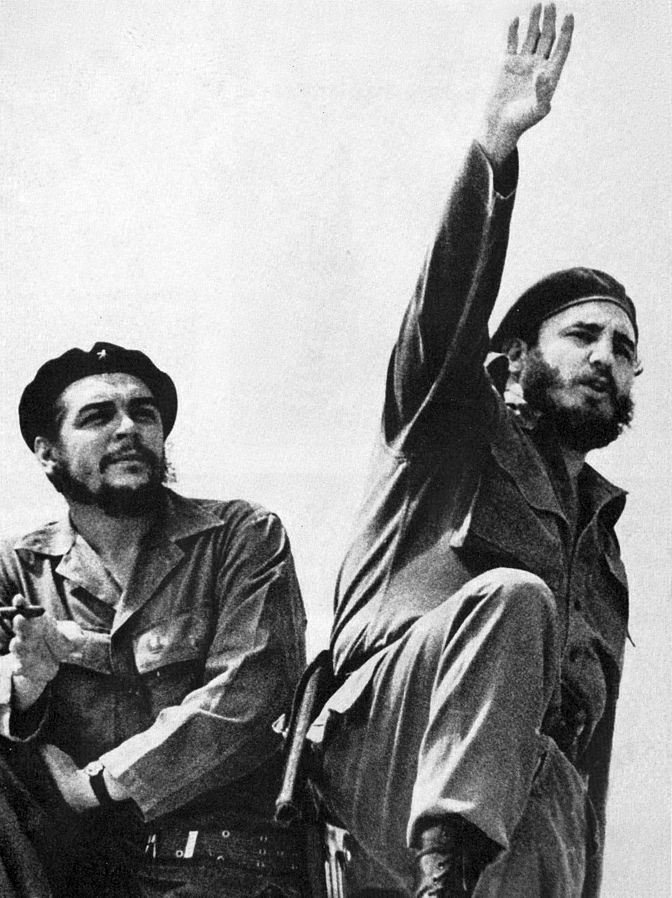Guevara s Fidelem Castrem. FOTO: Alberto Korda / Creative Commons / volné dílo