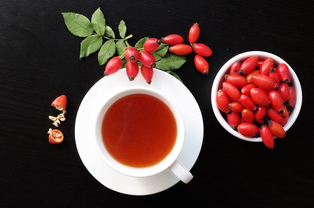Čaj je ve spojení se šípky klasikou, ale mají mnohem širší využití. (Foto: Ajale / Pixabay)