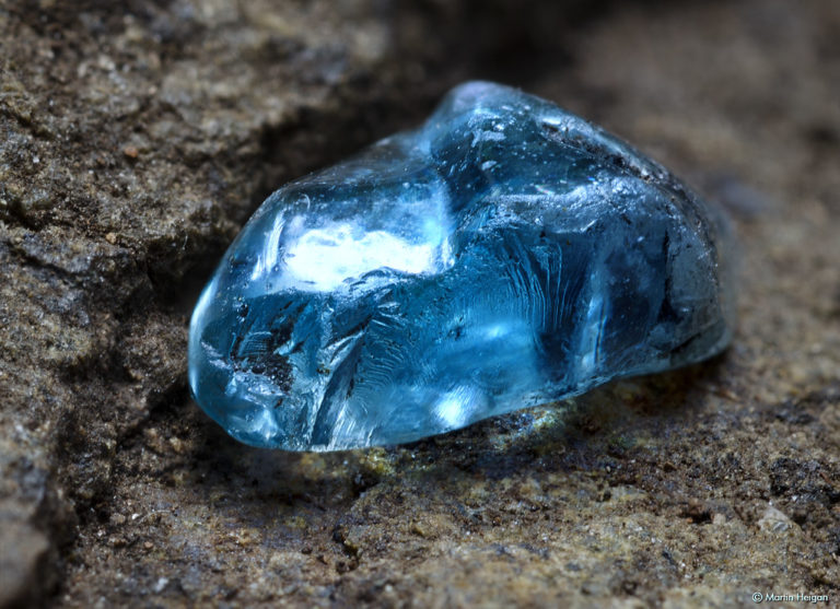 Modrý zirkon se vyskytuje velmi vzácně, proto je i cennější než diamant. Foto: Martin_Heigan / Creative Commons / CC BY-NC-ND 2.0.